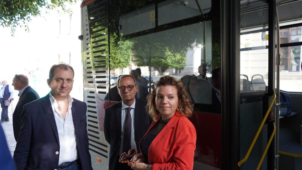 autobus atam palazzo san giorgio