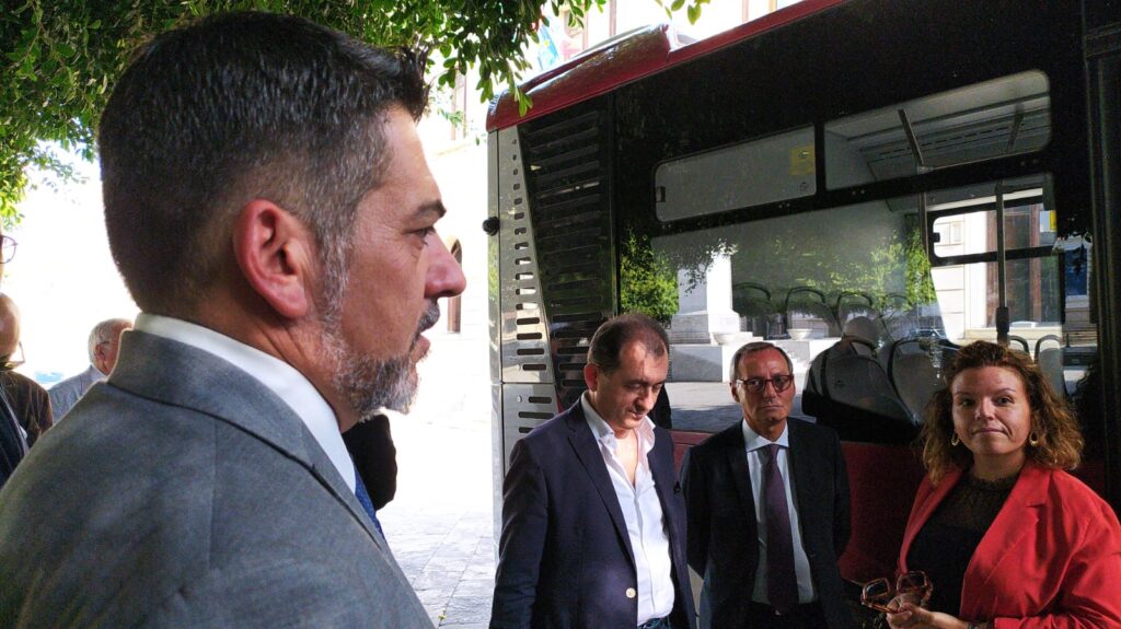 autobus atam palazzo san giorgio