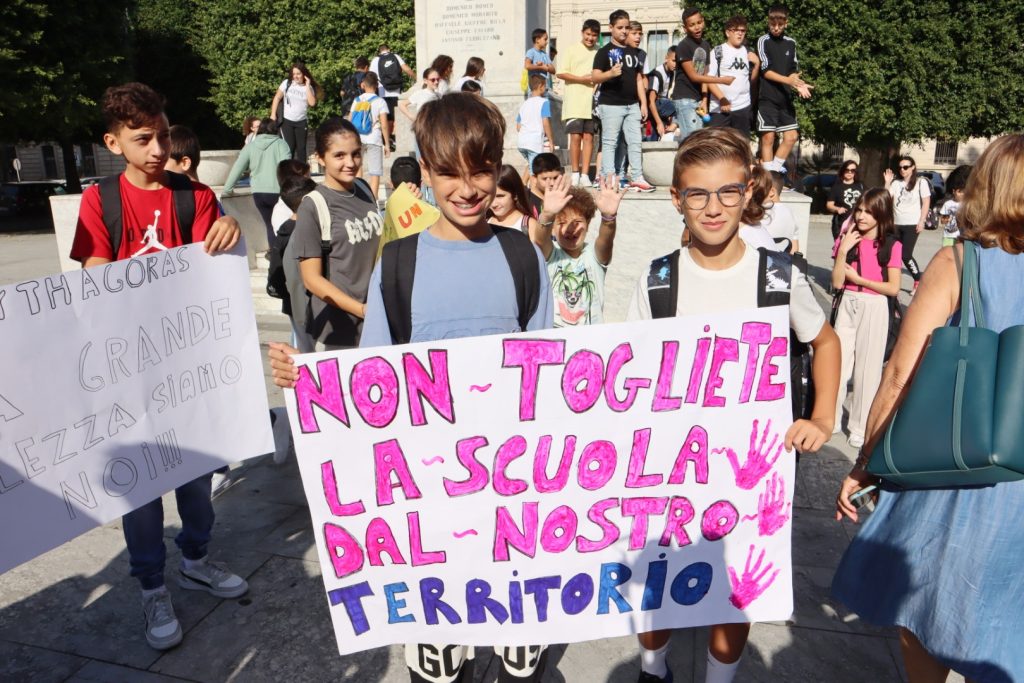 proteste genitori piazza Italia