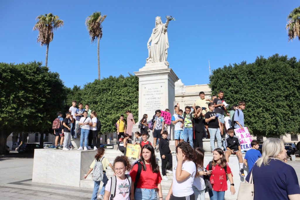 proteste genitori piazza Italia