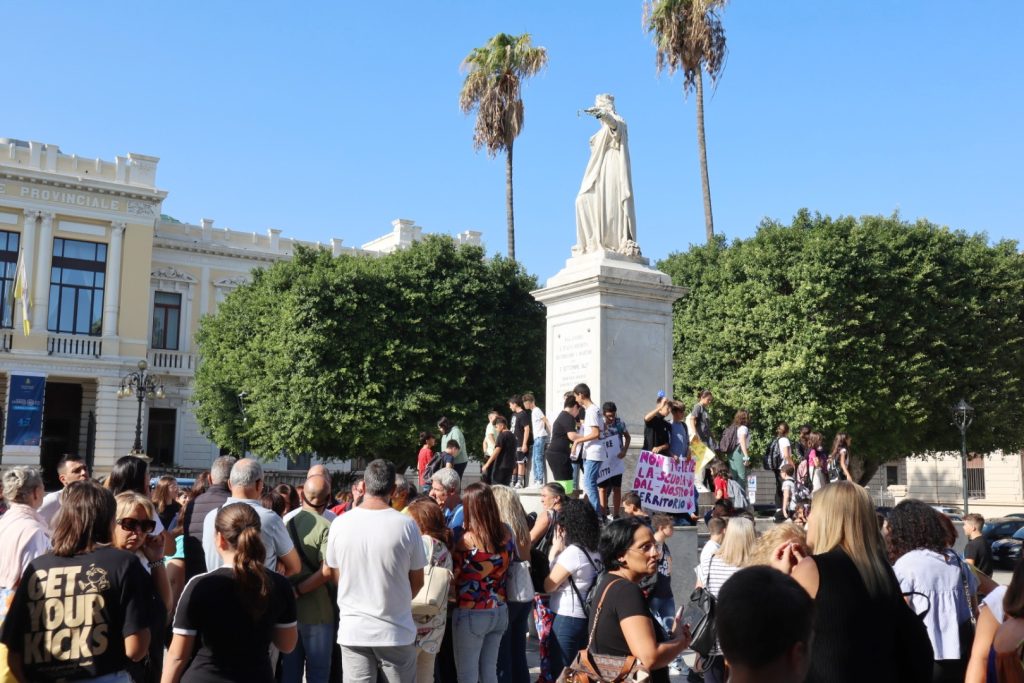 proteste genitori piazza Italia