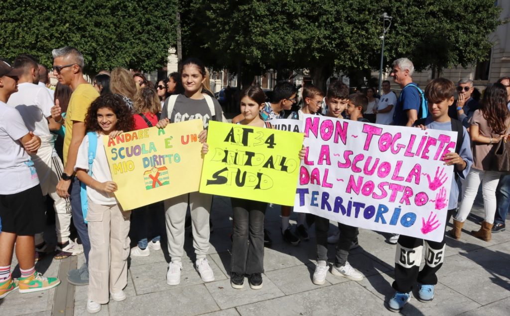 proteste genitori piazza Italia