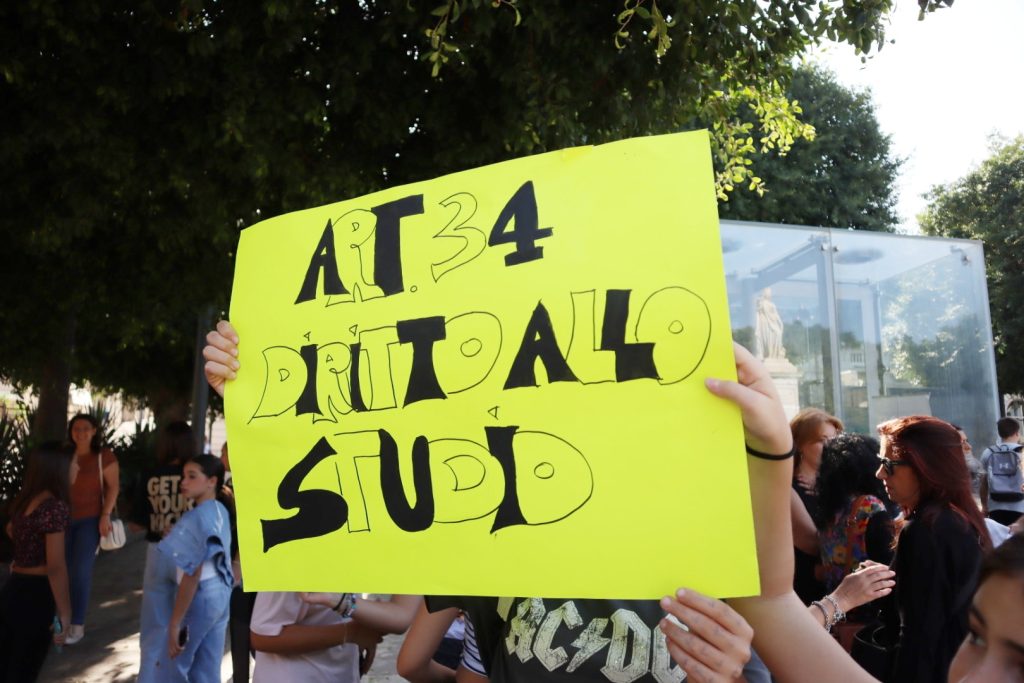 proteste genitori piazza Italia