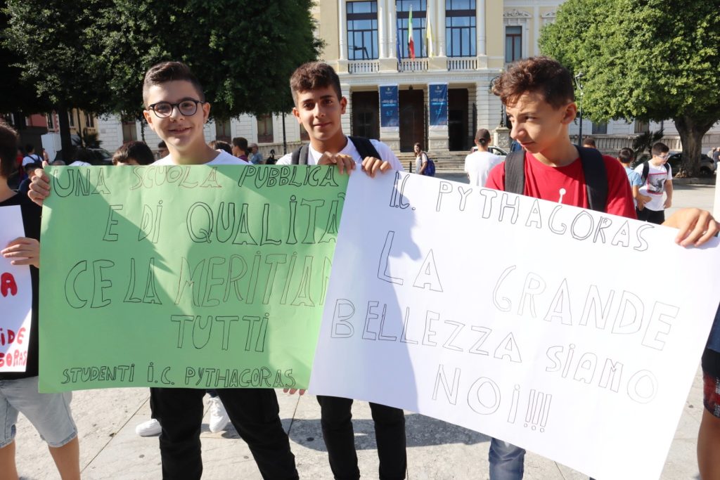 proteste genitori piazza Italia