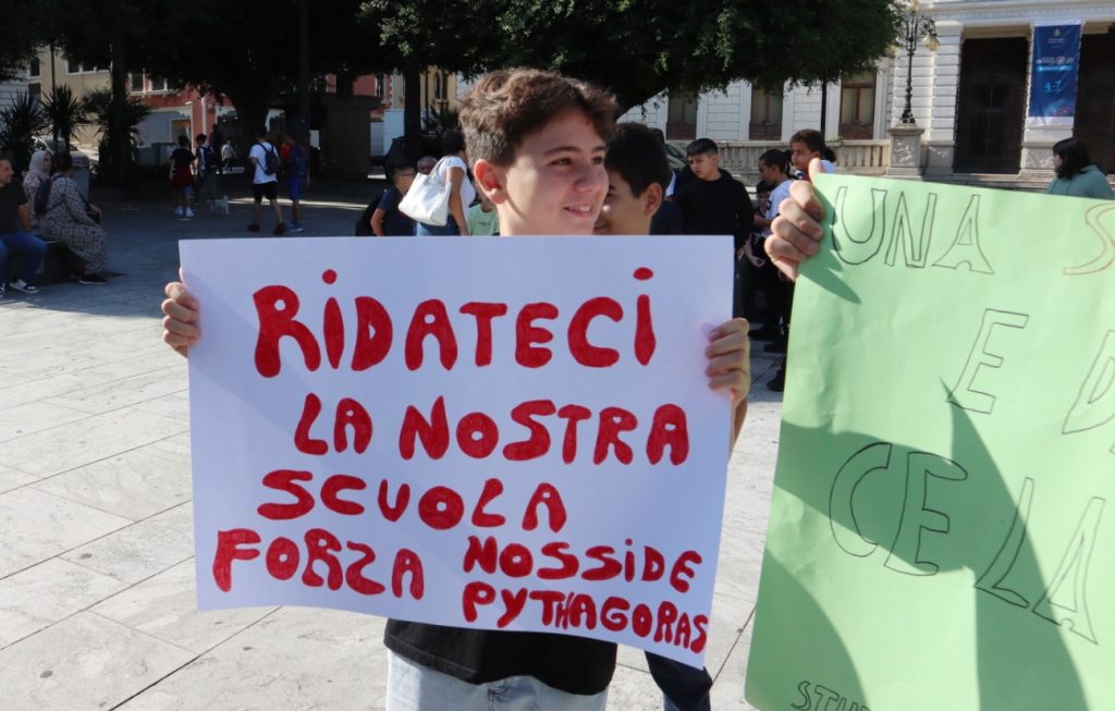 proteste genitori piazza Italia