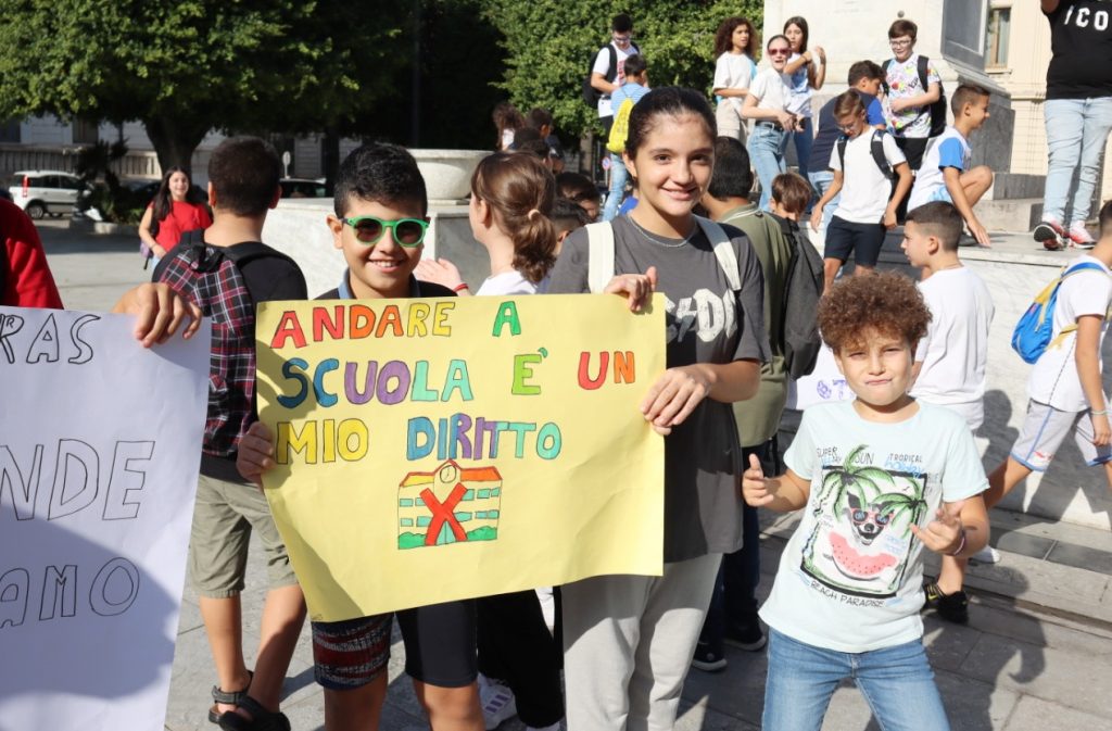proteste genitori piazza Italia