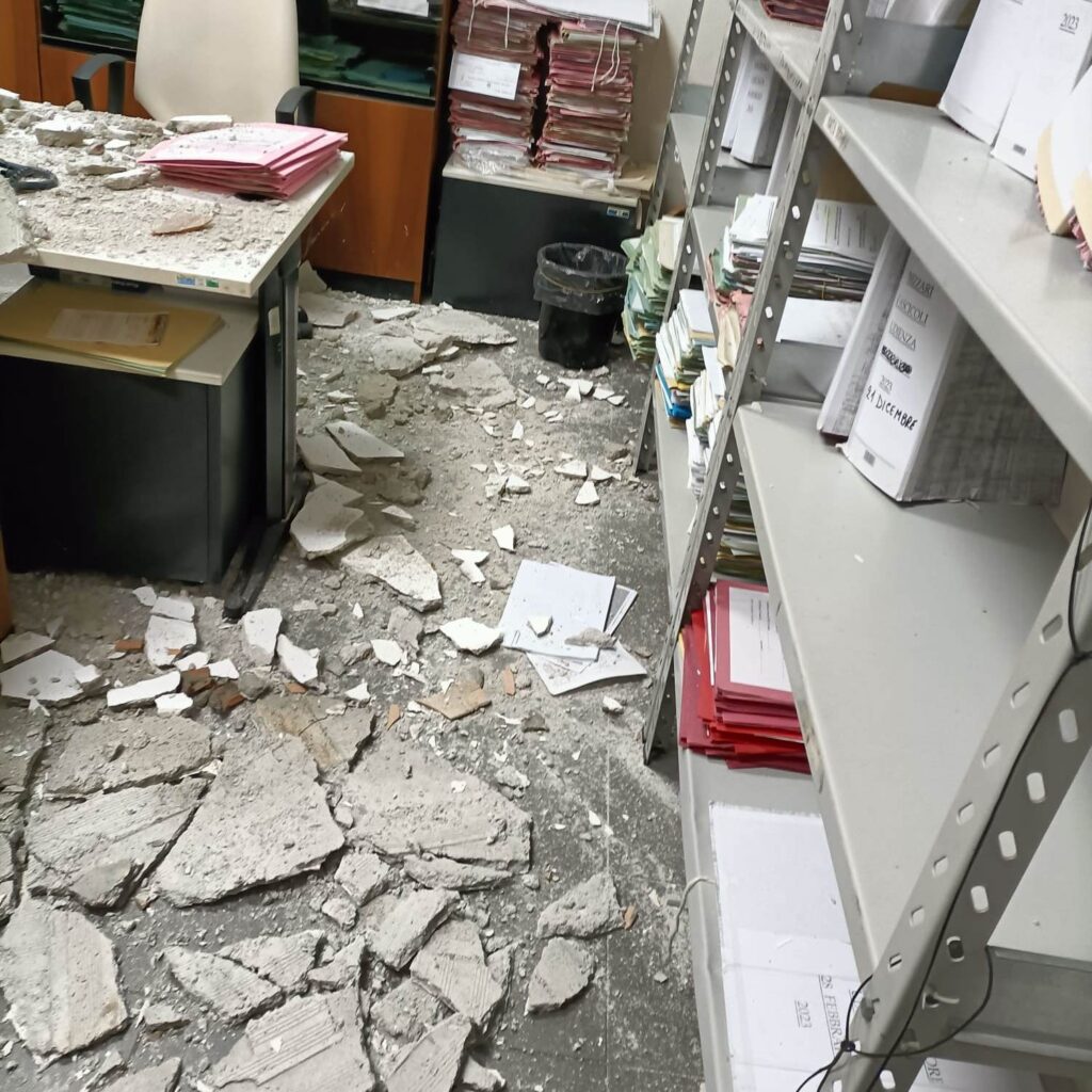 tetto caduto procura