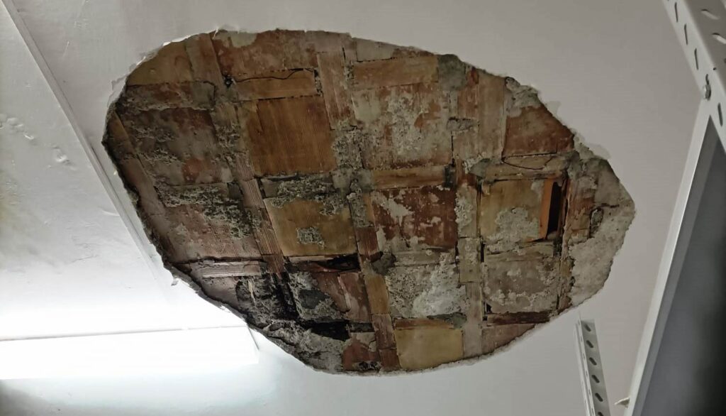 tetto caduto procura