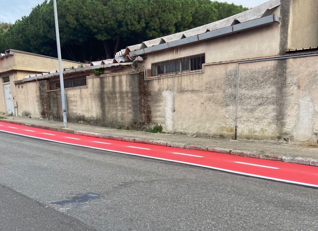 Ciclovia Pentimele con linee tratteggiate Reggio Calabria