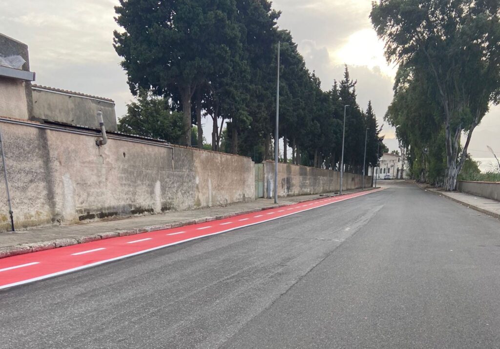 Ciclovia Pentimele con linee tratteggiate Reggio Calabria