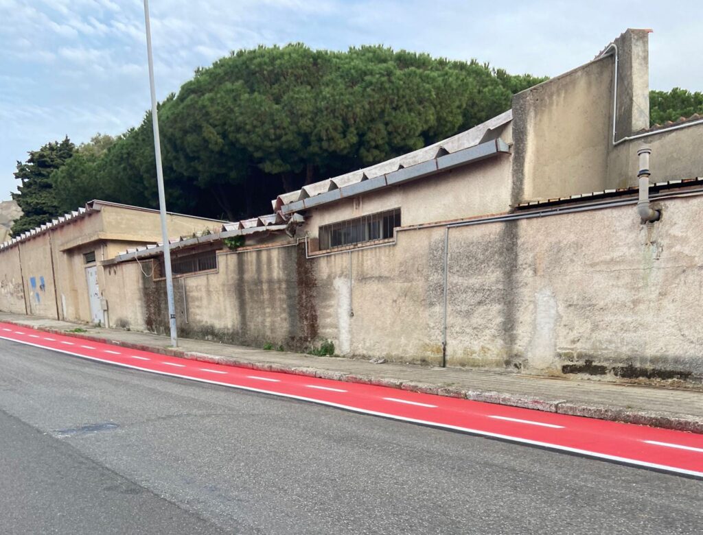 Ciclovia Pentimele con linee tratteggiate Reggio Calabria