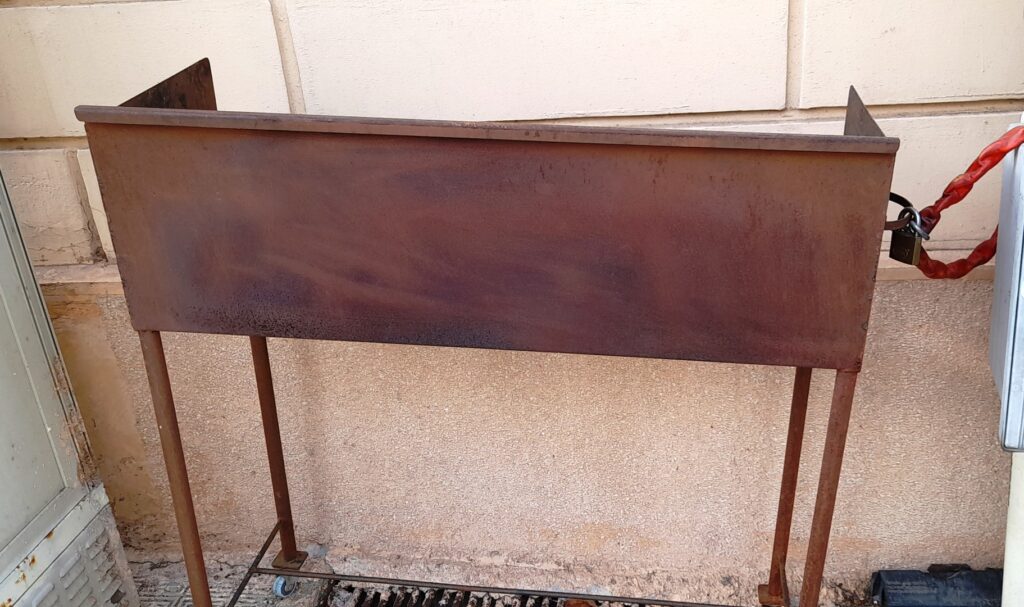 Griglia abbandonata per strada a Reggio Calabria