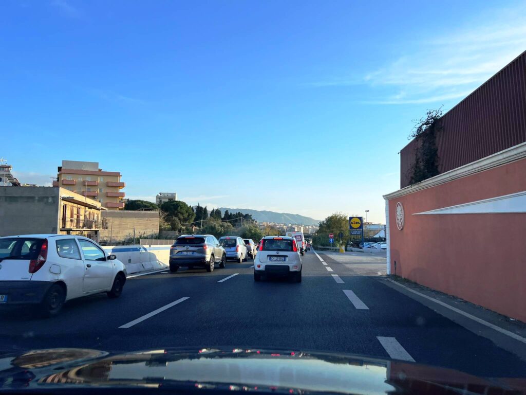 Lunghe code Reggio Calabria per promozione McDrive