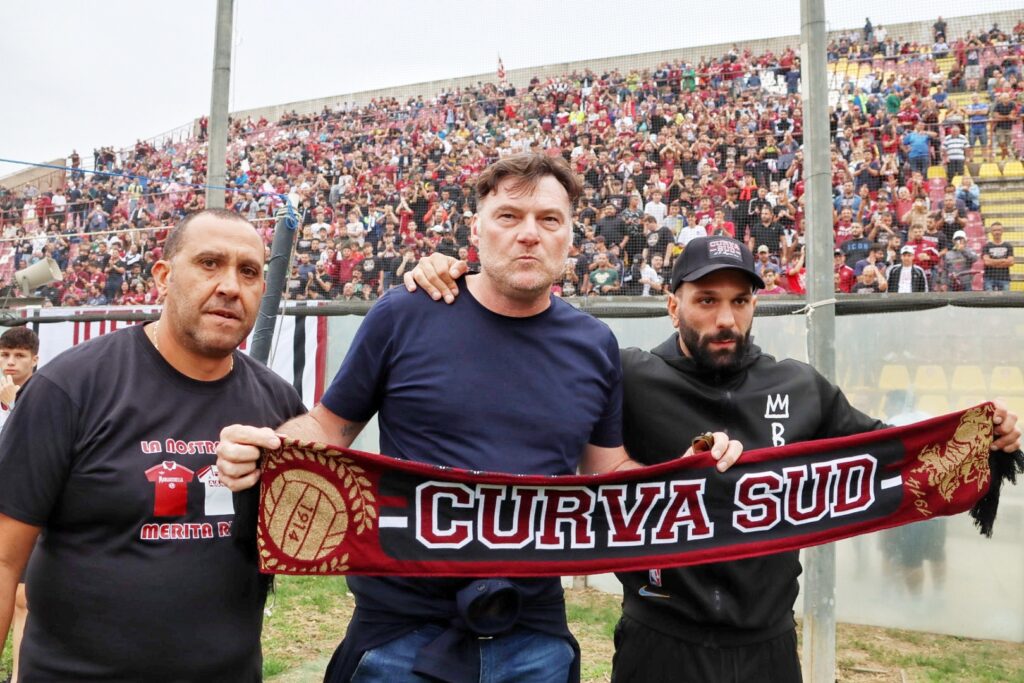 Premiazione Taibi Reggina Fenice Amaranto-Trapani con ultrà