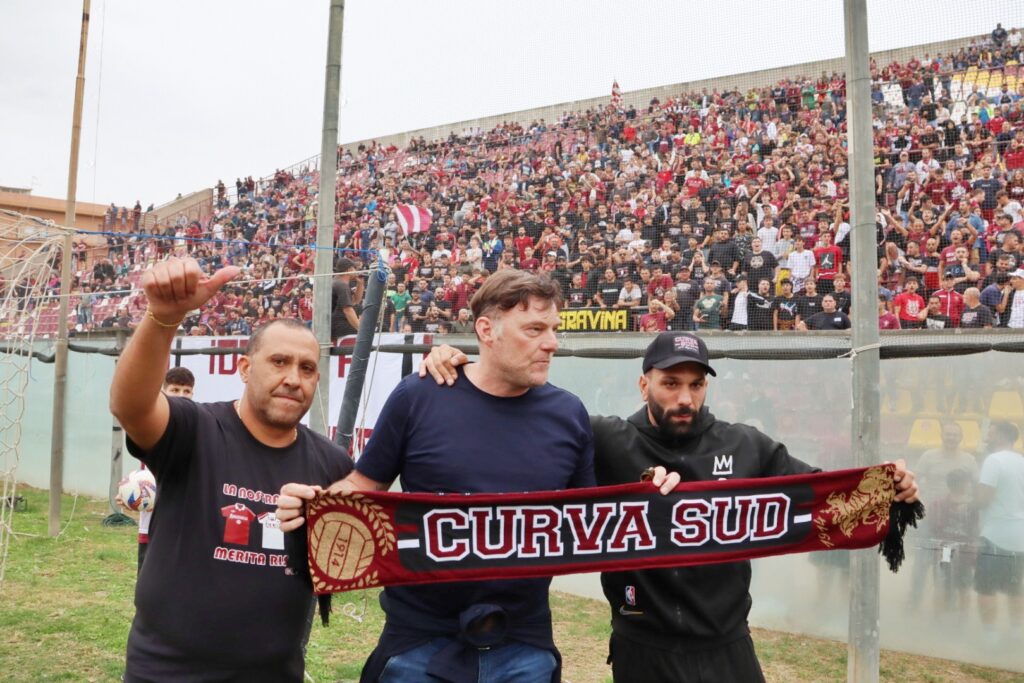 Premiazione Taibi Reggina Fenice Amaranto-Trapani con ultrà