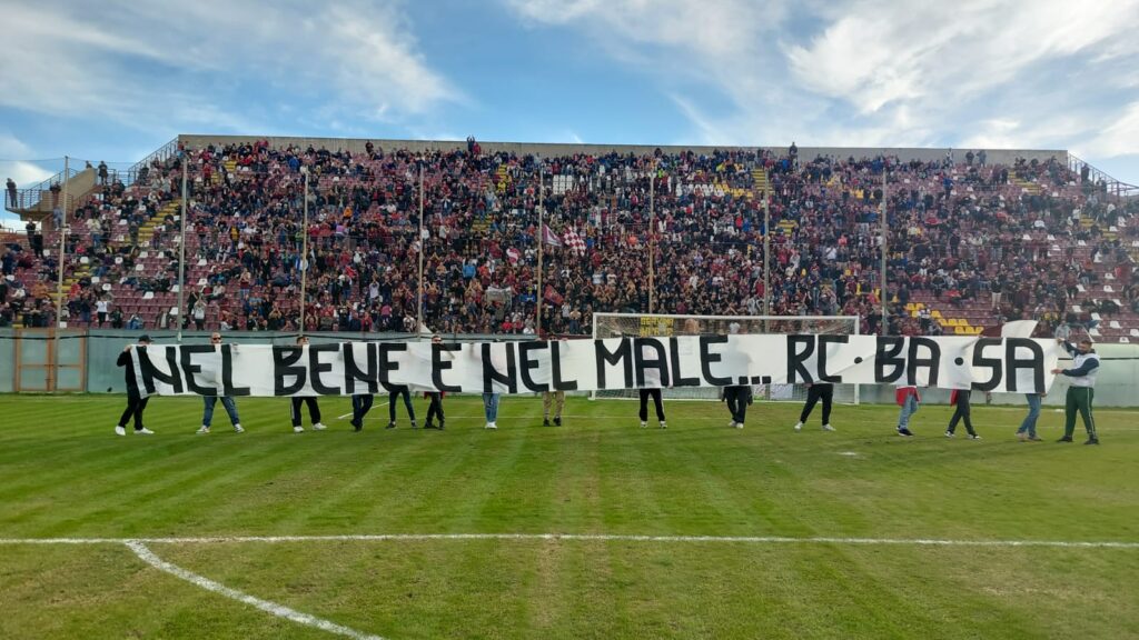 Reggina Fenice Amaranto-Vibonese striscione gemellaggio