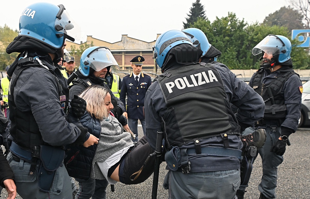 Ultima generazione blocca autostrada Torino-Milano