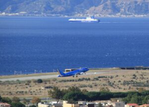 aeroporti decollo aereo aeroporto reggio calabria
