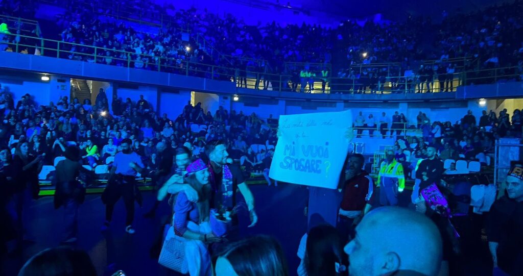 mi vuoi sposare proposta matrimonio concerto ligabue