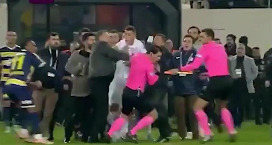 Aggressione arbitro in Turchia