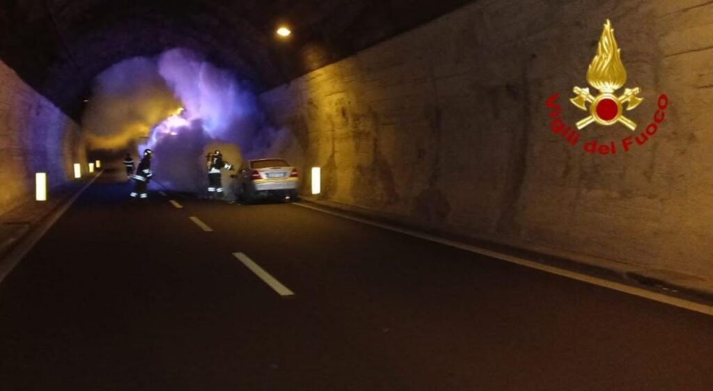 incendio auto messina