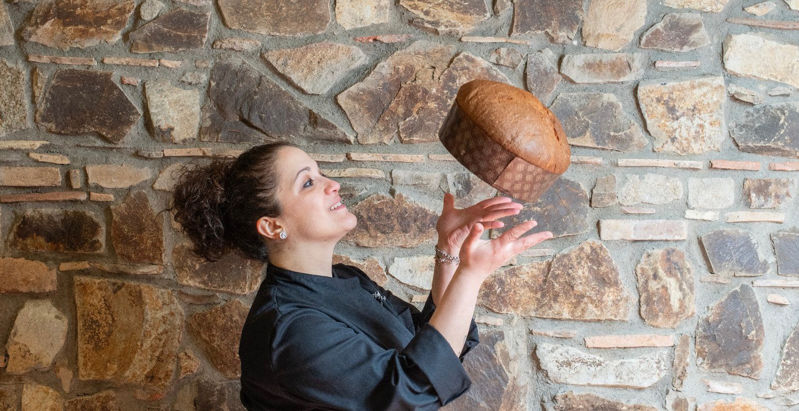 La pastry chef Denisia Congi soddisfatta del suo panettone 'mpigliato