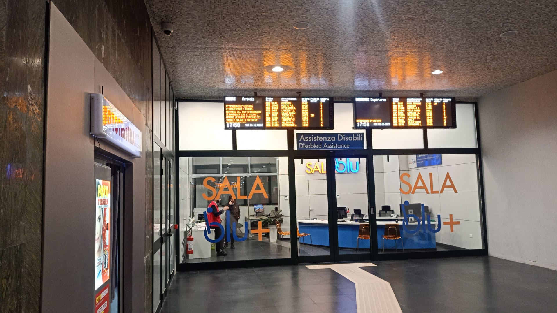 sala blu stazione centrale (2)