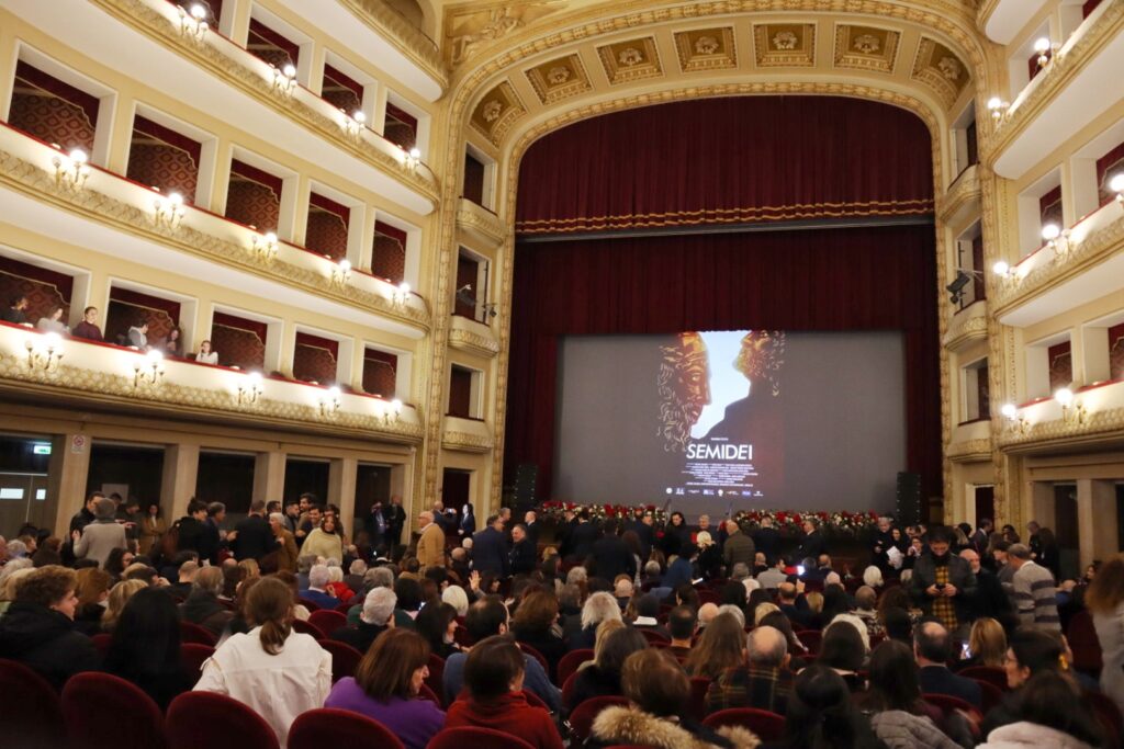 semidei documentario bronzi