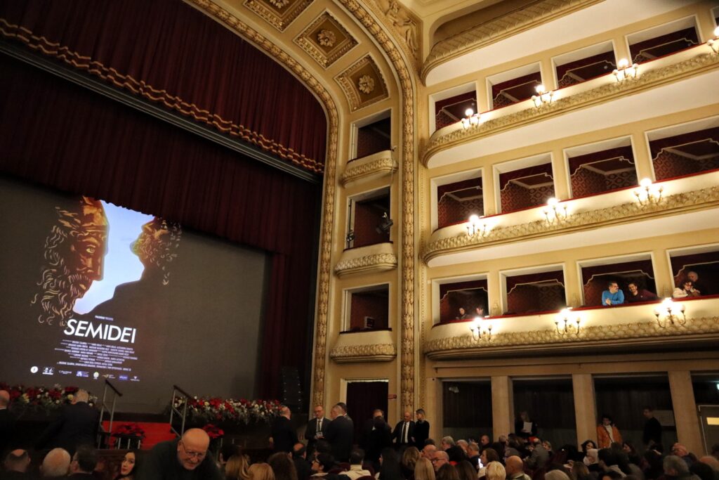semidei documentario bronzi