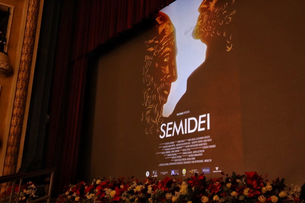 semidei documentario bronzi