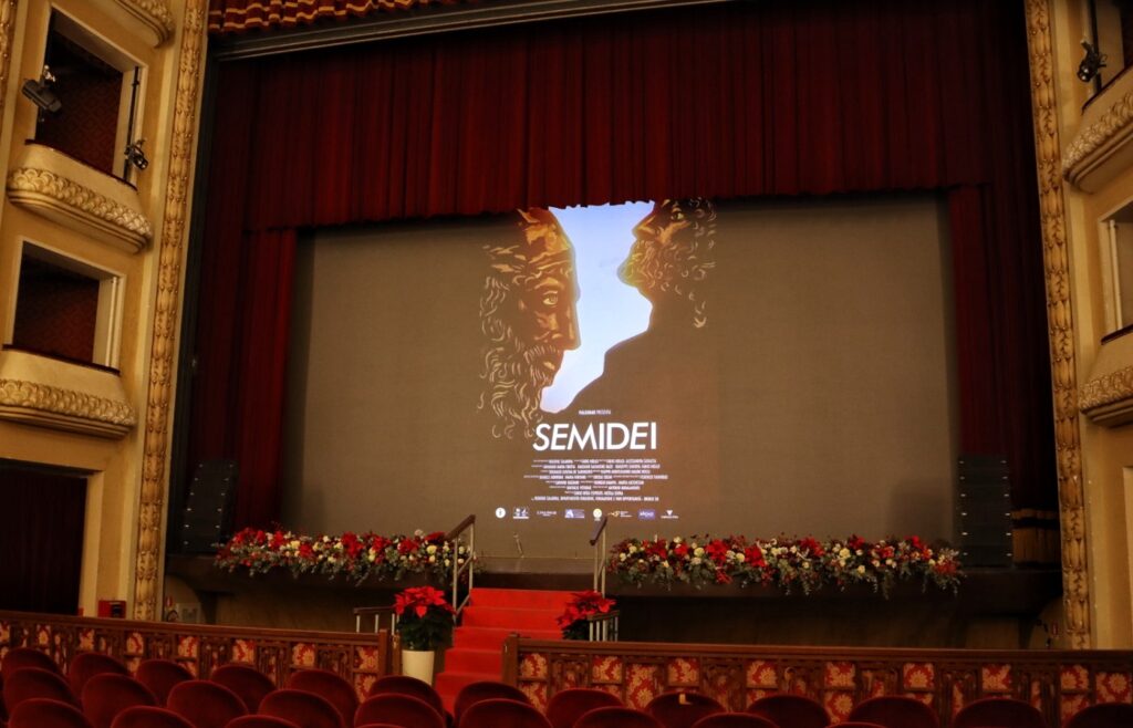 semidei documentario bronzi