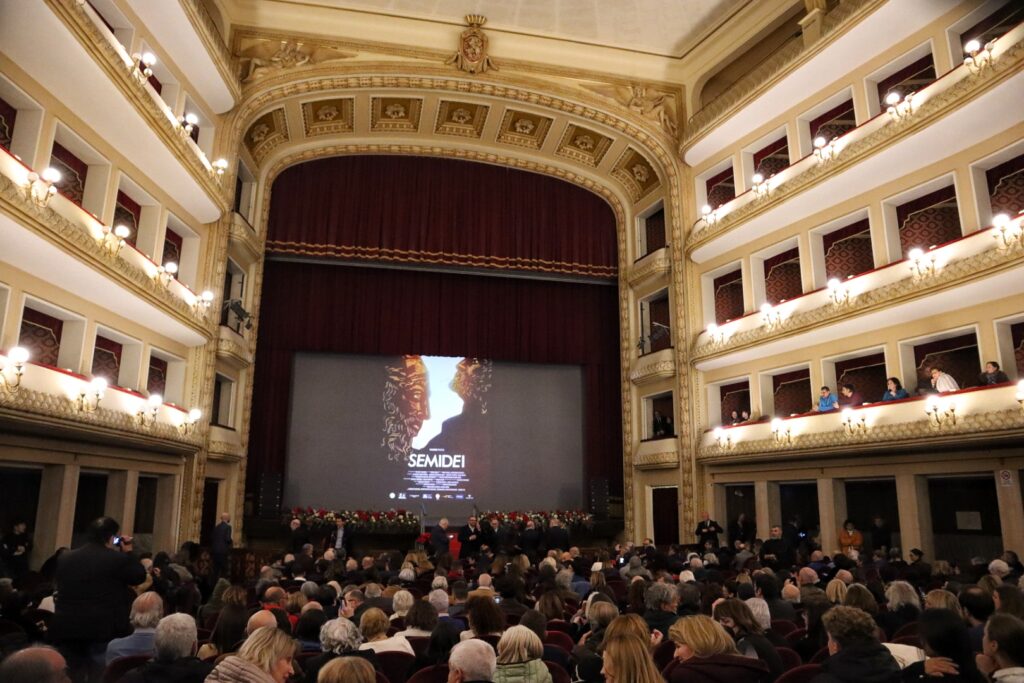 semidei documentario bronzi