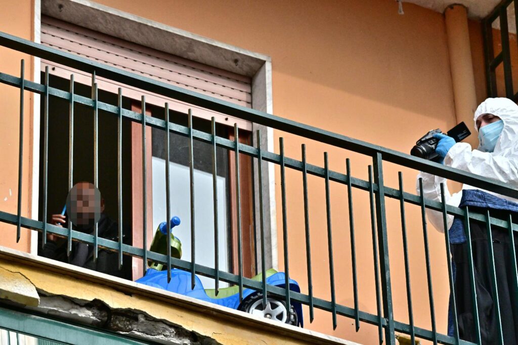 Caivano (Napoli): bimba di 5 anni cade dal secondo piano