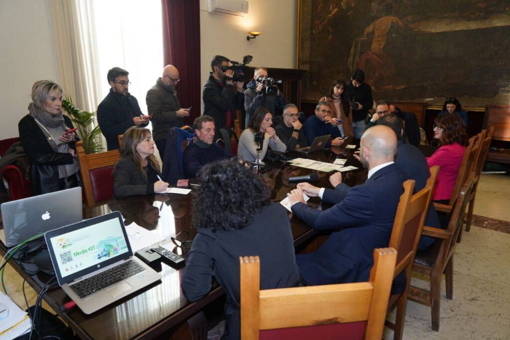 Conferenza stampa differenziata messina (2)