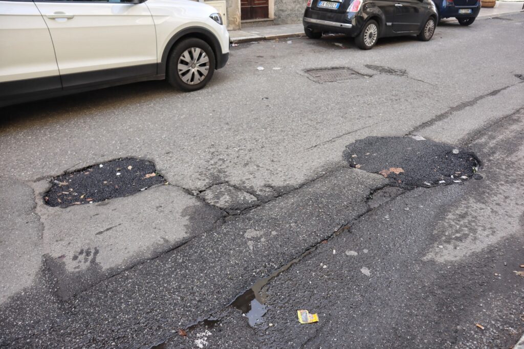 Enzo Crisonà piastra copri buche Reggio Calabria