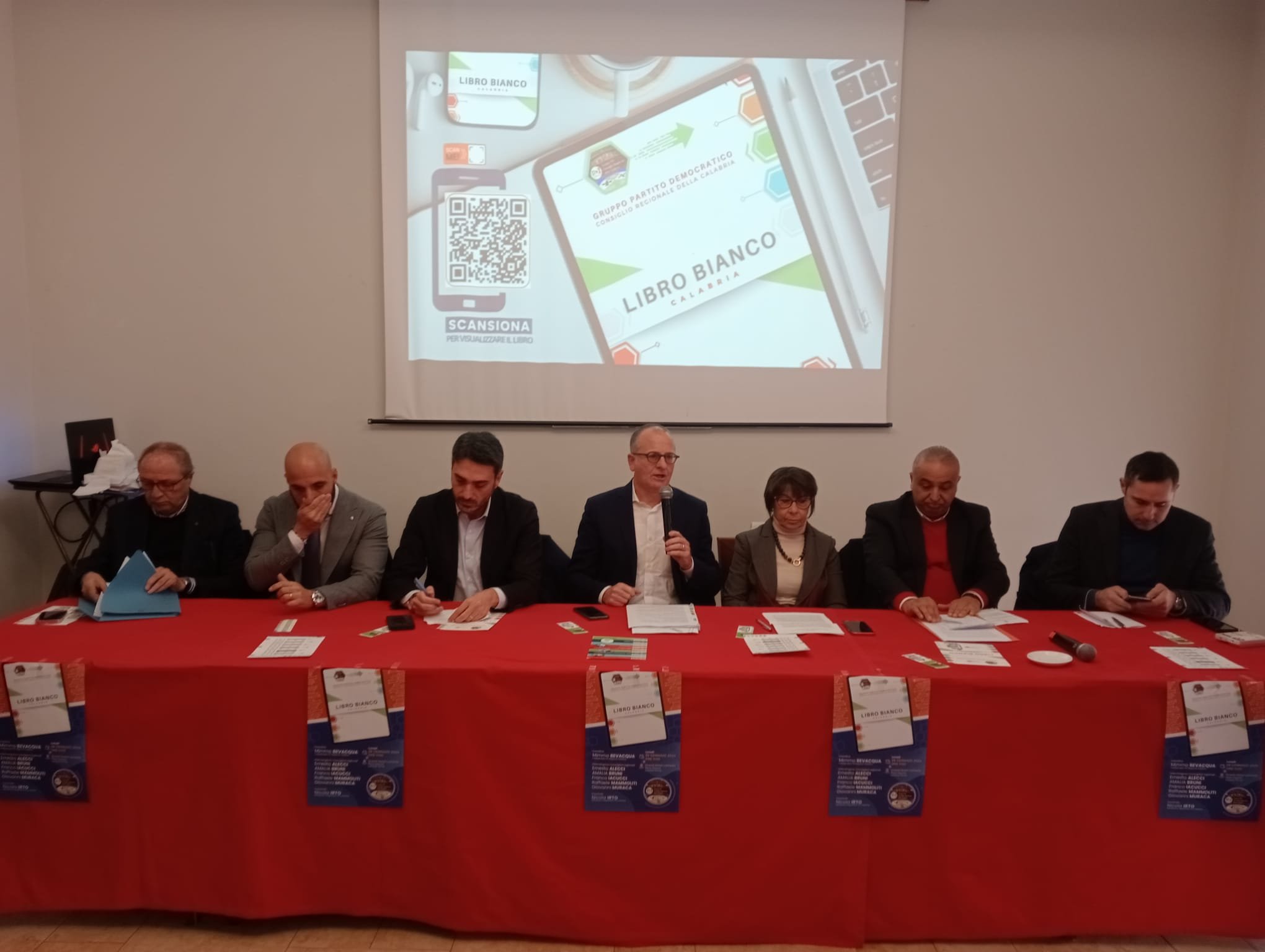 Pd presenta ‘Libro bianco’ contro Giunta Occhiuto