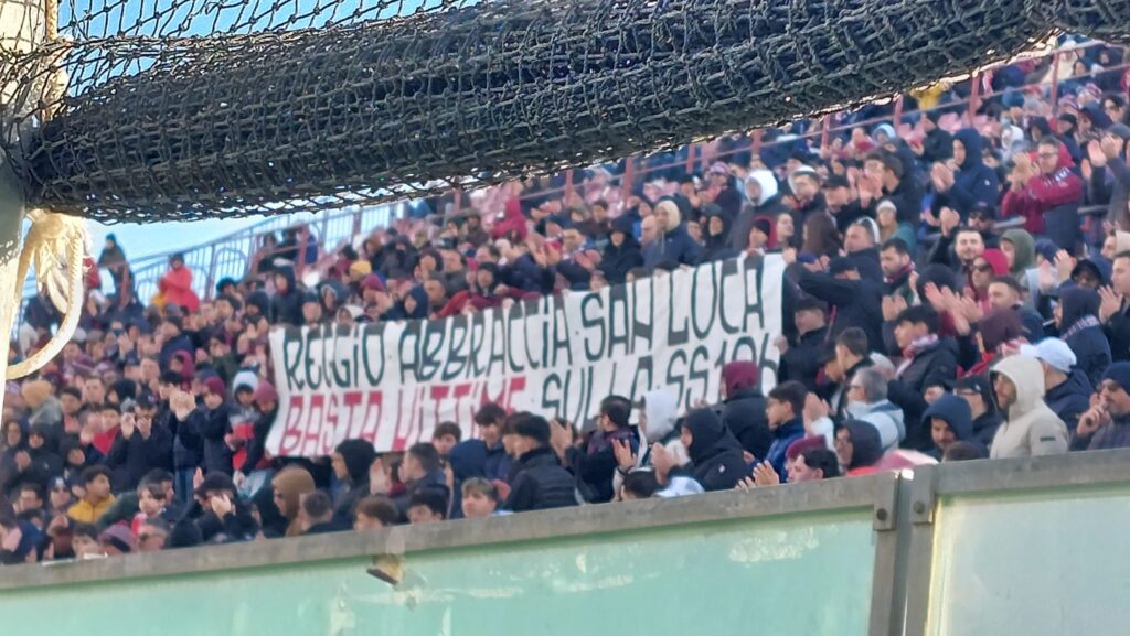 Striscione tifosi Reggina per San Luca