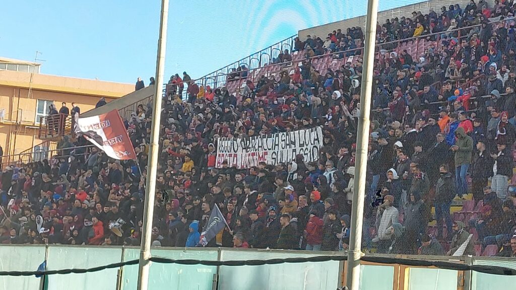 Striscione tifosi Reggina per San Luca