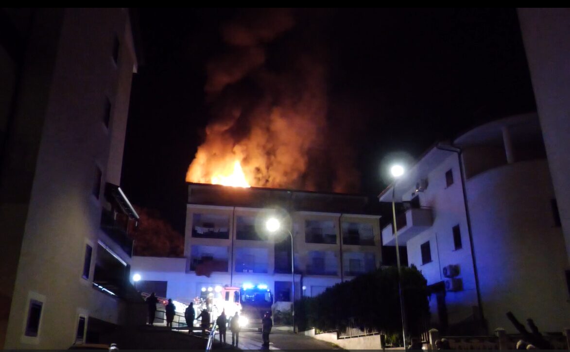 incendio corigliano mansarda