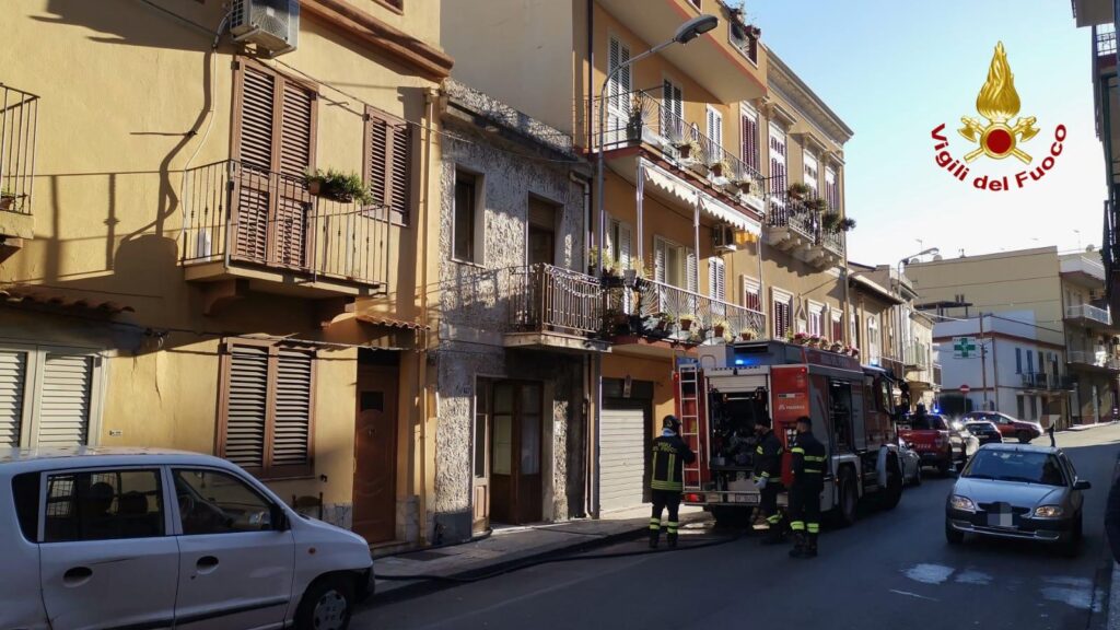 incendio scaletta zanclea