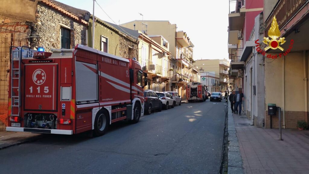 incendio scaletta zanclea