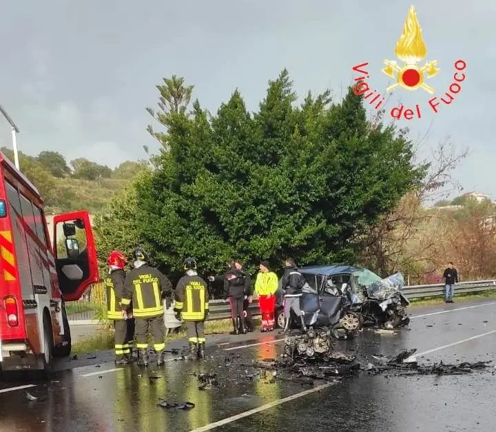 Incidente stradale sulla SS106 Taranto-Reggio Calabria: 4 morti