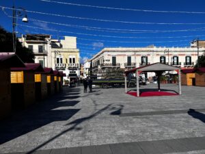 reggio calabria piazza duomo albero casette