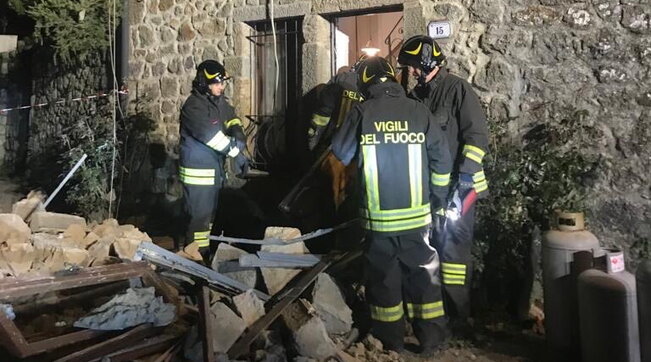 pistoia crolla tetto matrimonio