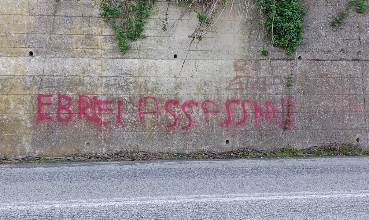 scritta antisemita tropea