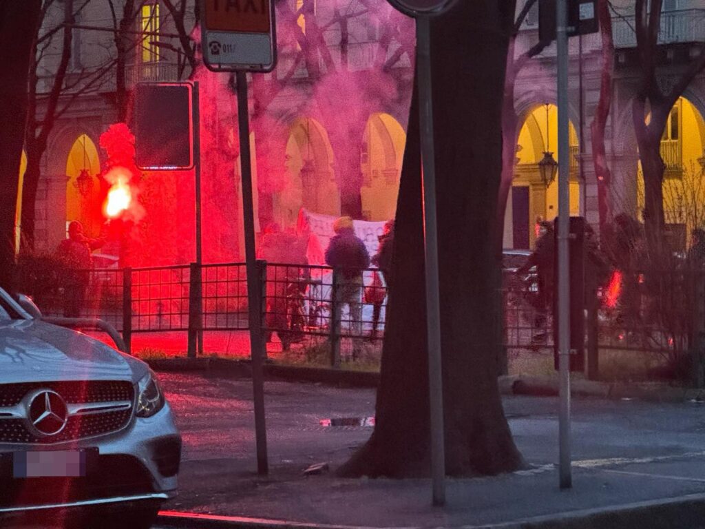 Assaltata volante Polizia a Torino