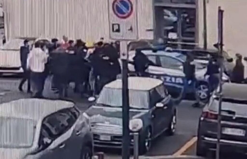 Assaltata volante Polizia a Torino