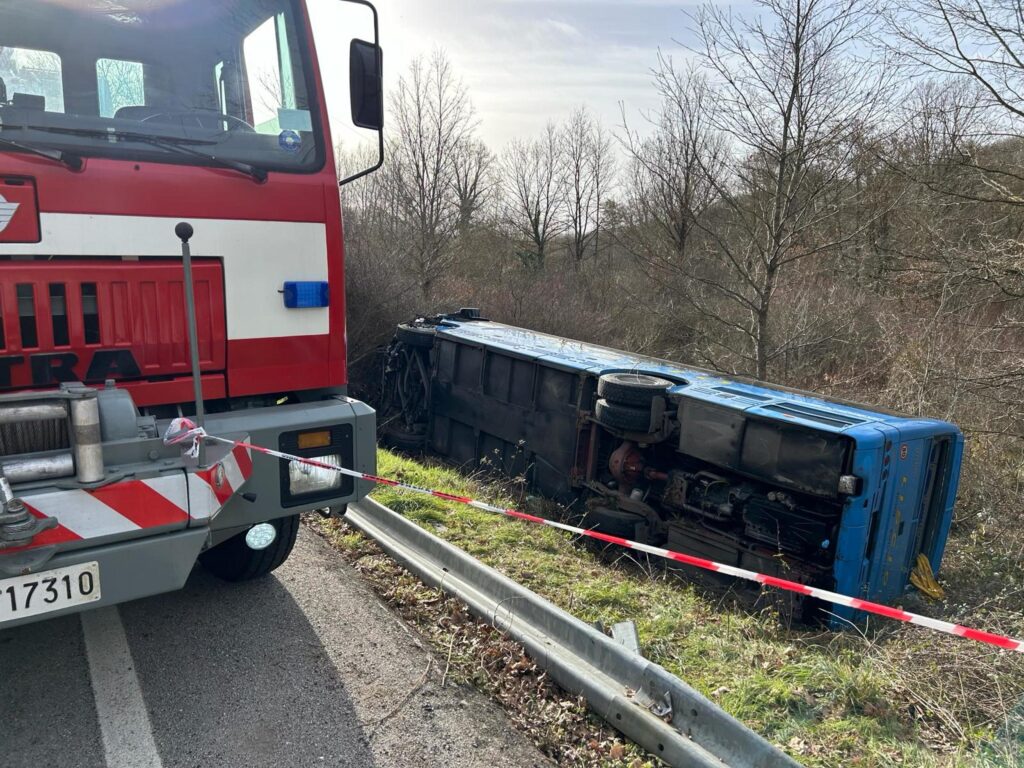 Incidente Potenza: bus con 40 studenti fuori strada