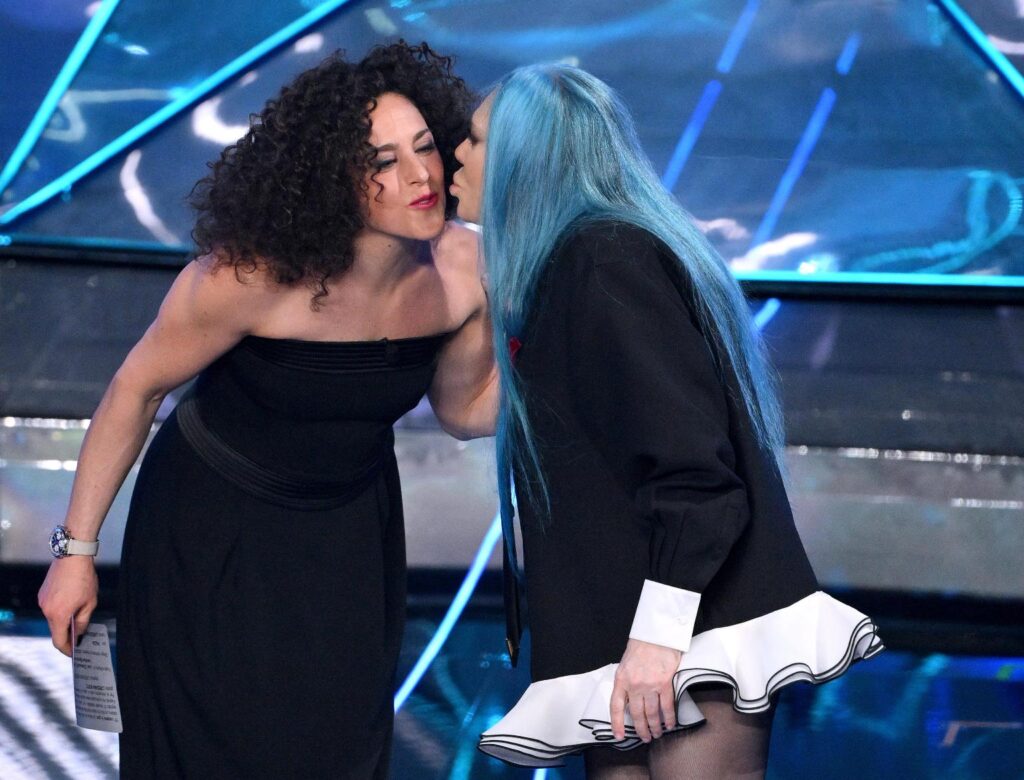 Loredana Berté a Sanremo 2024 canta il brano Pazza