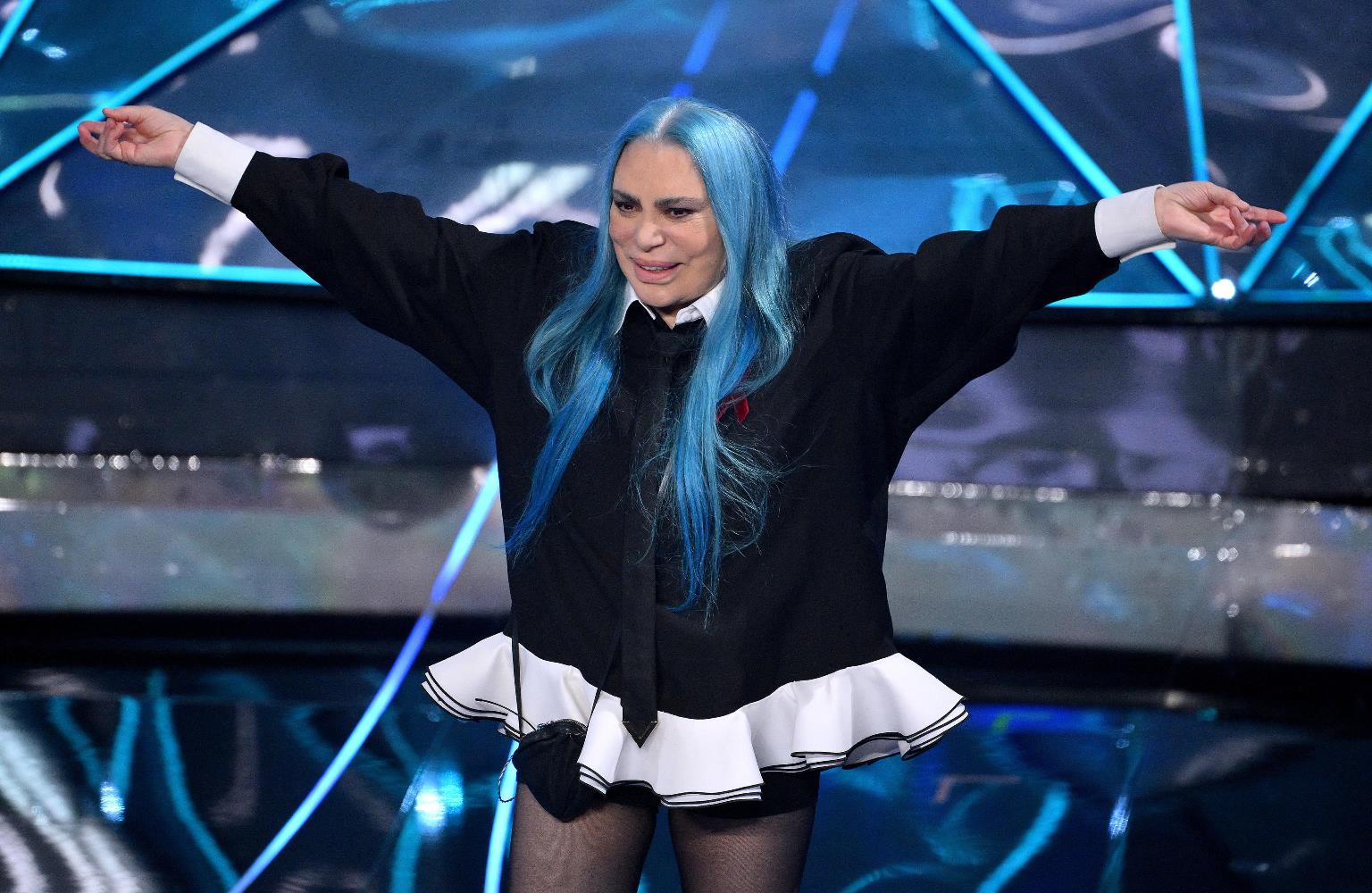 Loredana Berté a Sanremo 2024 canta il brano Pazza (2)